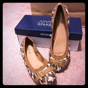 Leopard sperry flats size 8